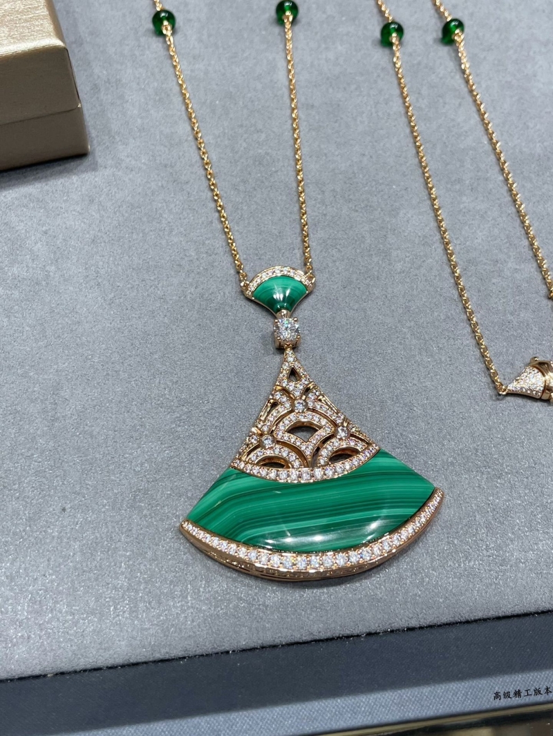 Bv1g*ai necklaces